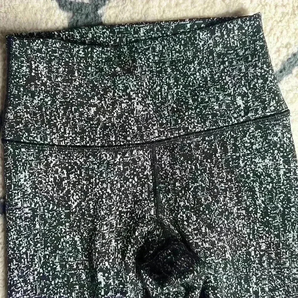 Lululemon Wunder Under cropped black and white marbled leggings size 2 - Picture 4 of 8